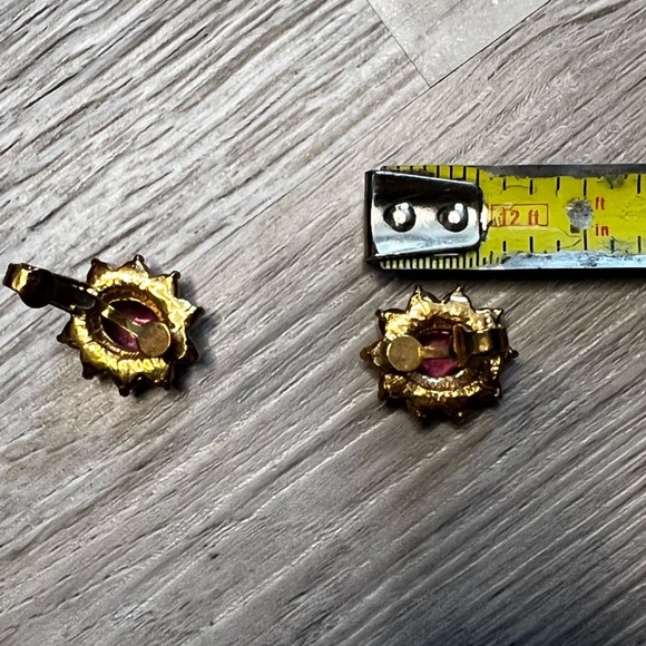 Pink rhinestone ear clips - Picture 9 of 9